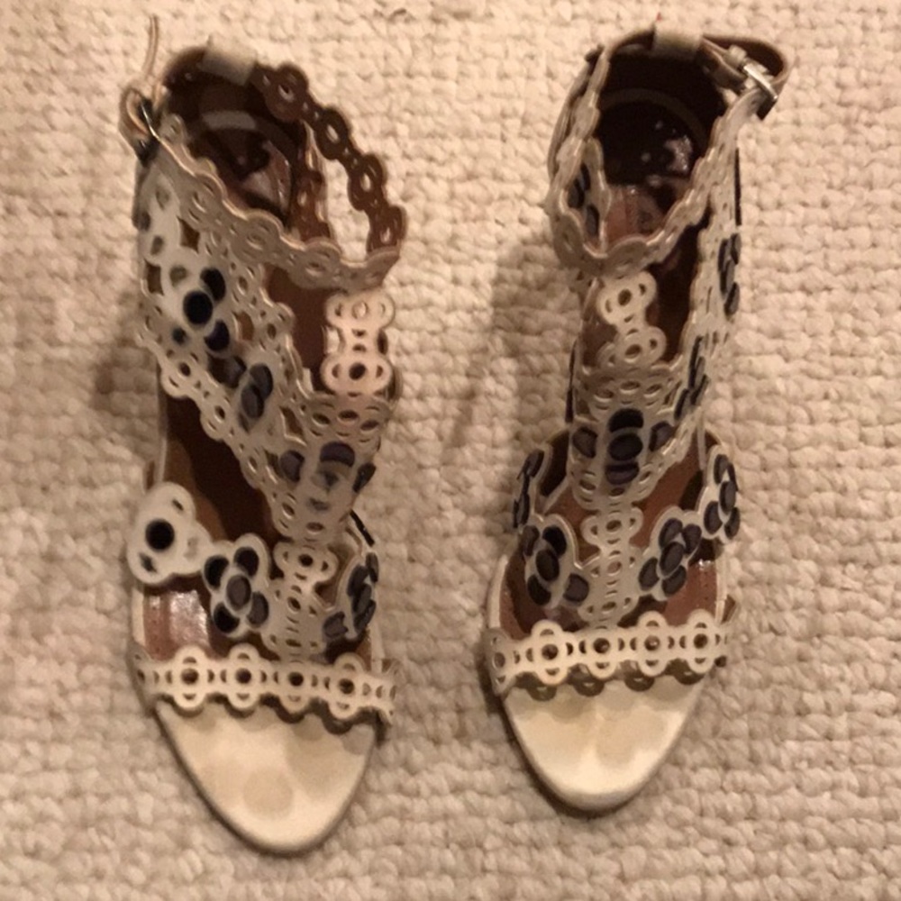 Woman’s beige stellettos sandals